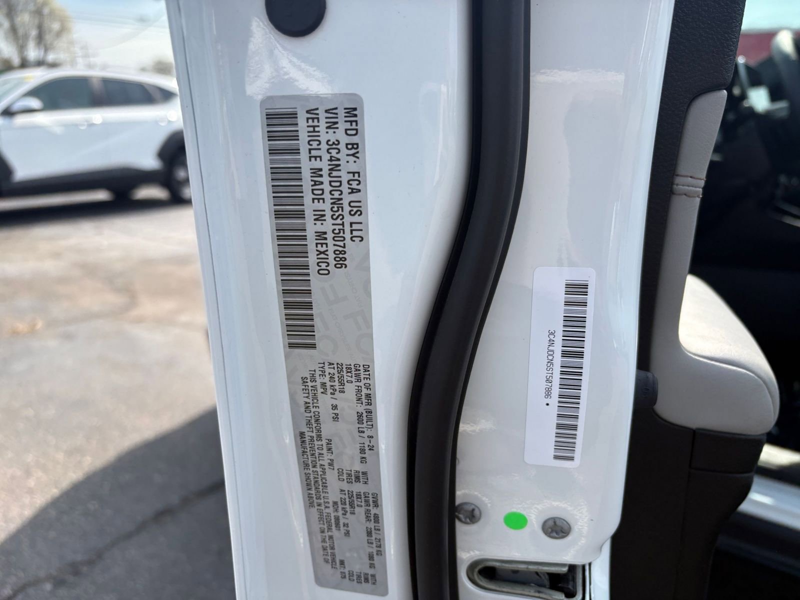 Used 2025 Jeep Compass Limited image 30