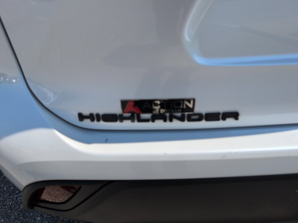 Used 2022 Toyota Highlander XLE image 4