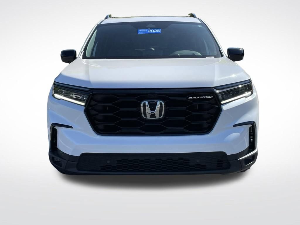Certified 2025 Honda Pilot Black Edition image 9