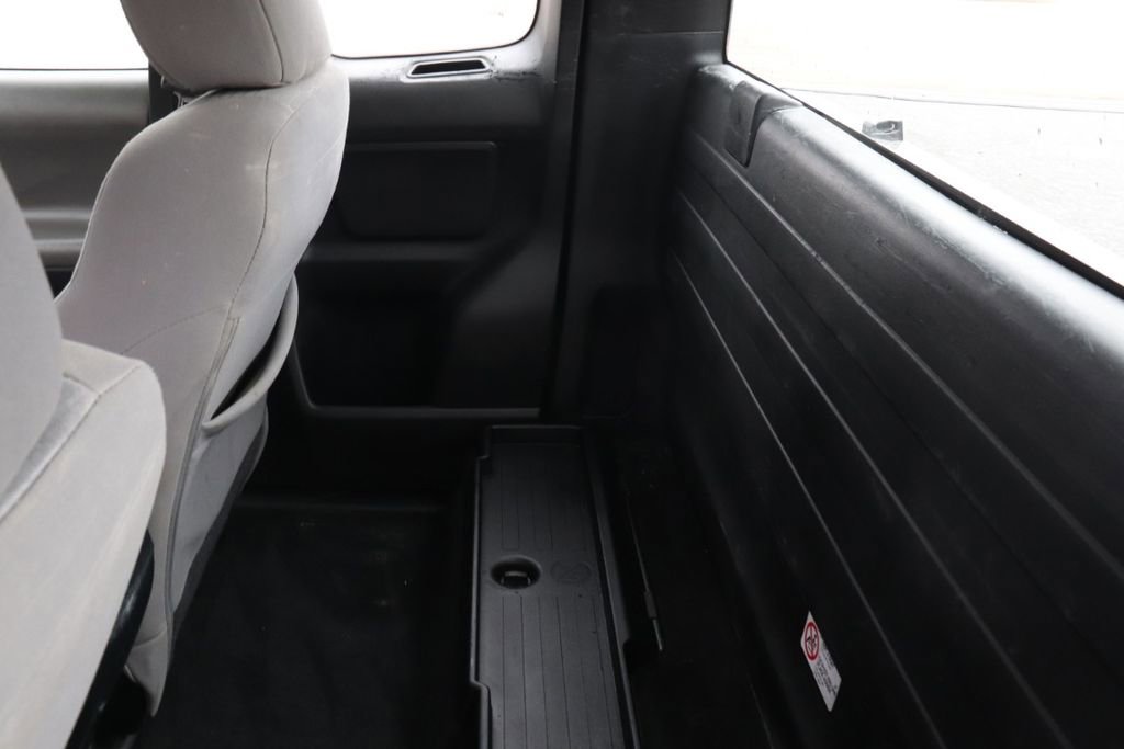 Used 2017 Toyota Tacoma SR image 15