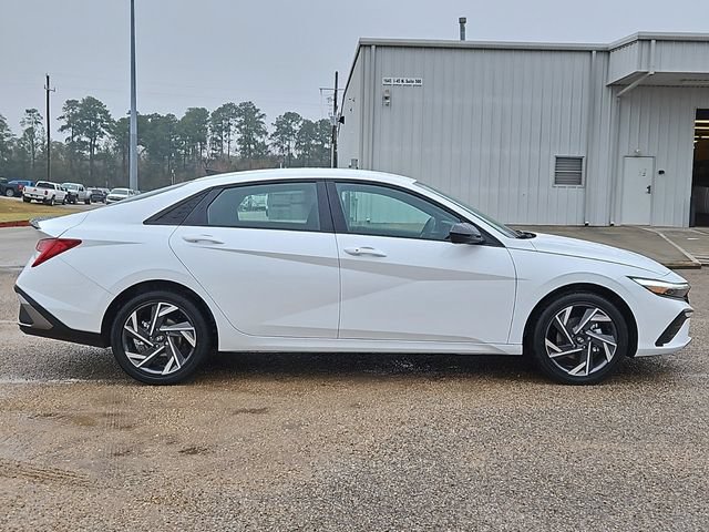 Used 2025 Hyundai Elantra SEL FWD image 4