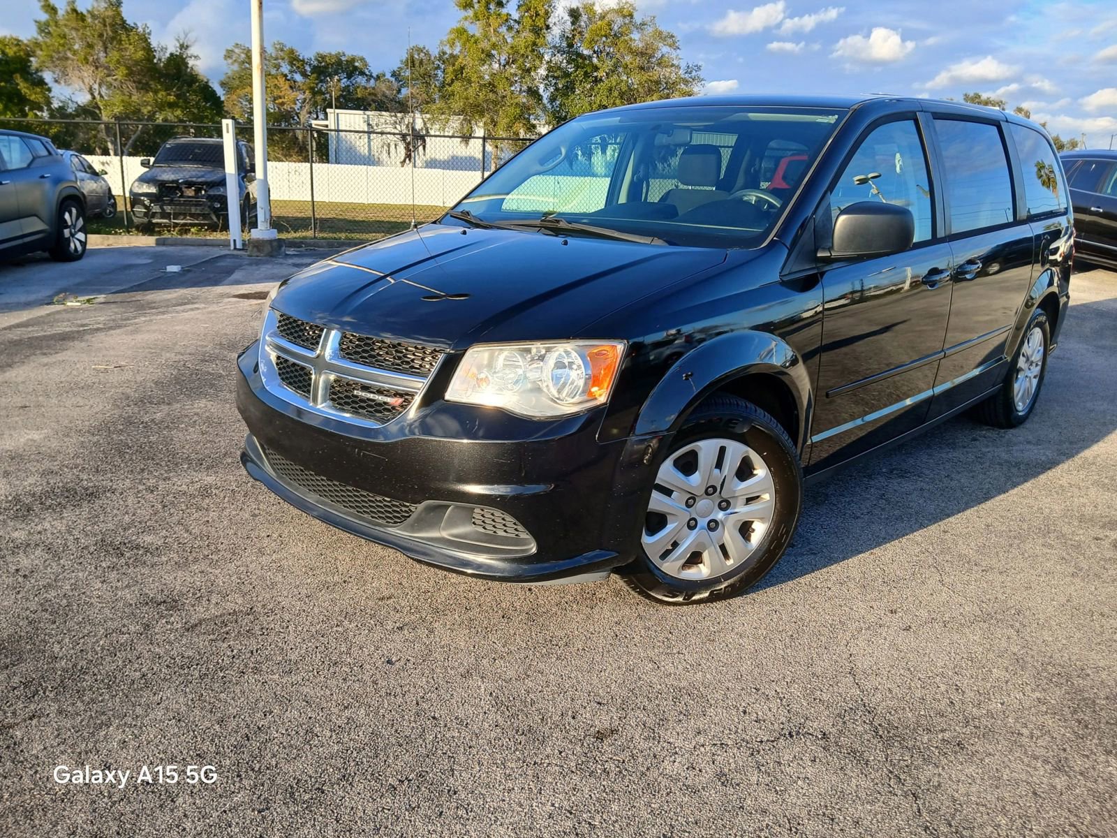 Used 2016 Dodge Grand Caravan SE w/ Quick Order Package 29E SE image 2