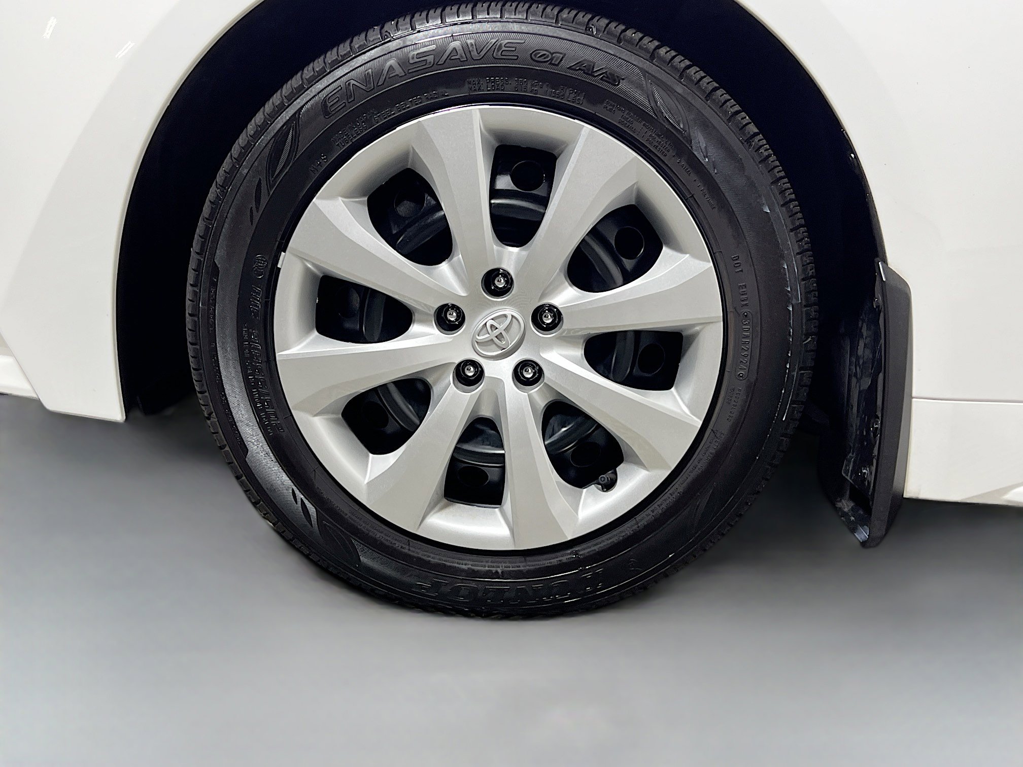 Used 2025 Toyota Corolla LE image 14