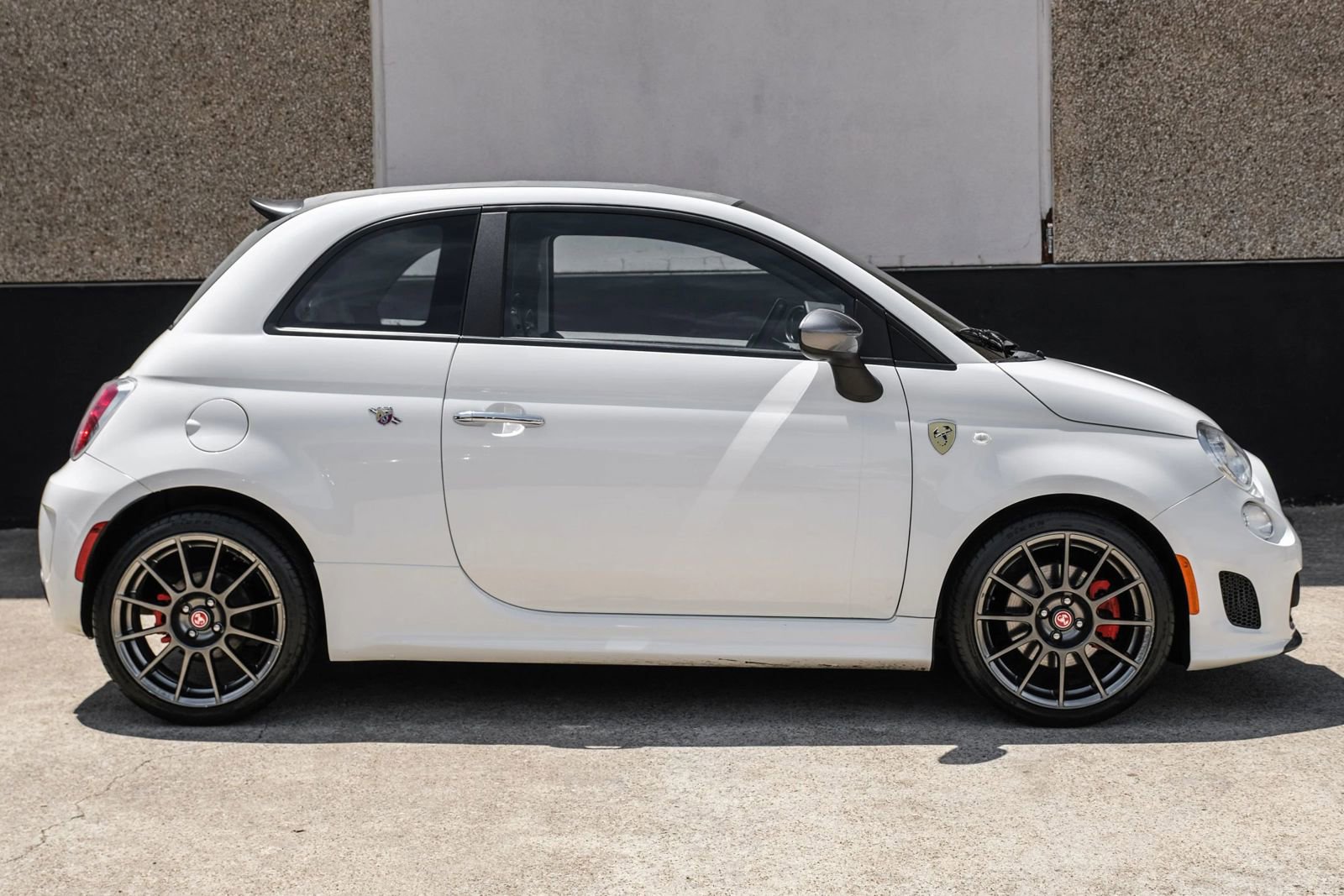 Used 2013 FIAT 500 Abarth w/ Comfort/Convenience Group FWD image 6