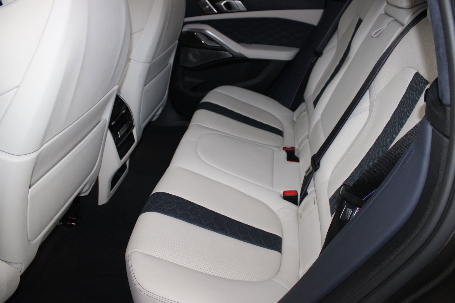 Used 2020 BMW X6 M Competition w/ Executive Package image 13