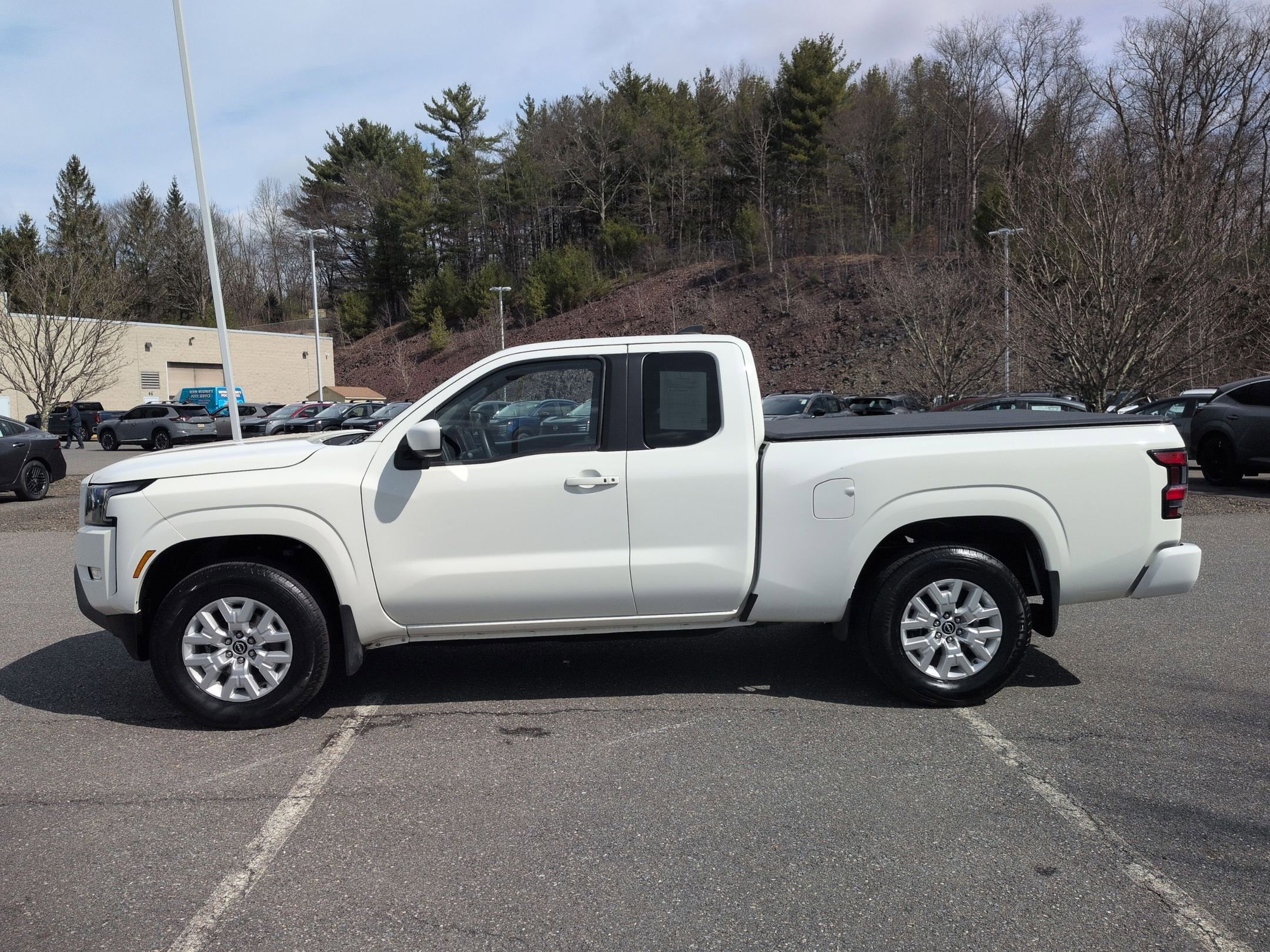 Used 2024 Nissan Frontier SV w/ SV Convenience Package image 8
