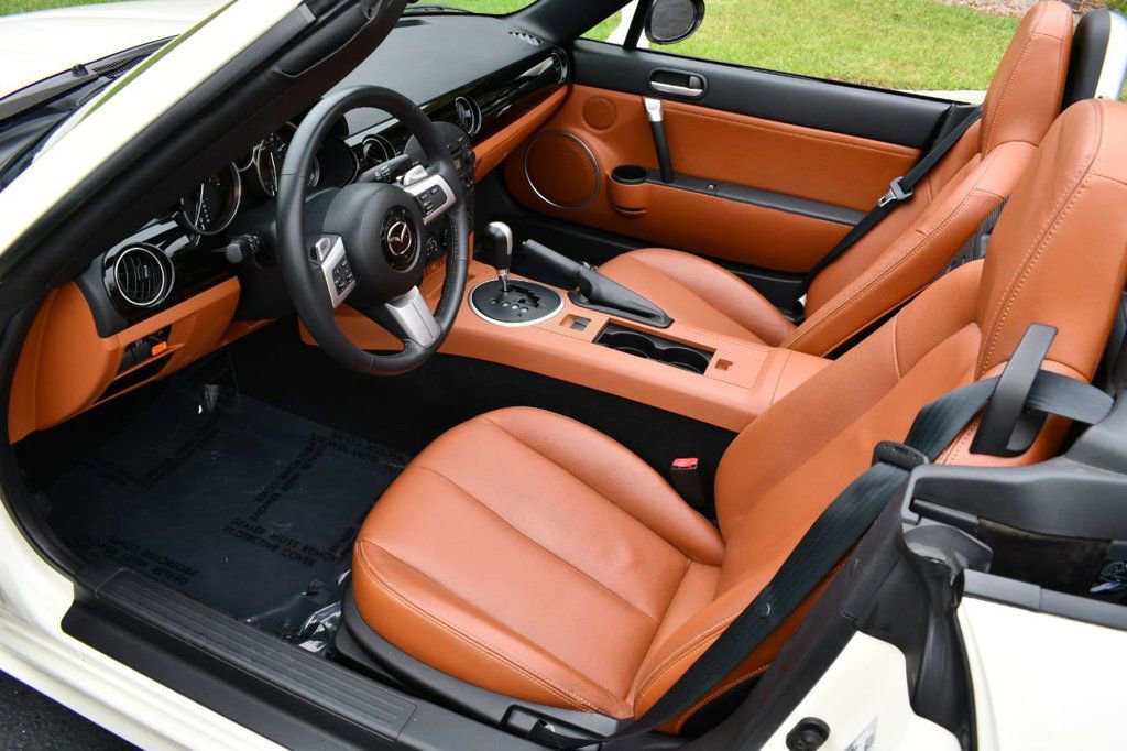 Used 2007 MAZDA MX-5 Miata Grand Touring w/ Premium Pkg image 13