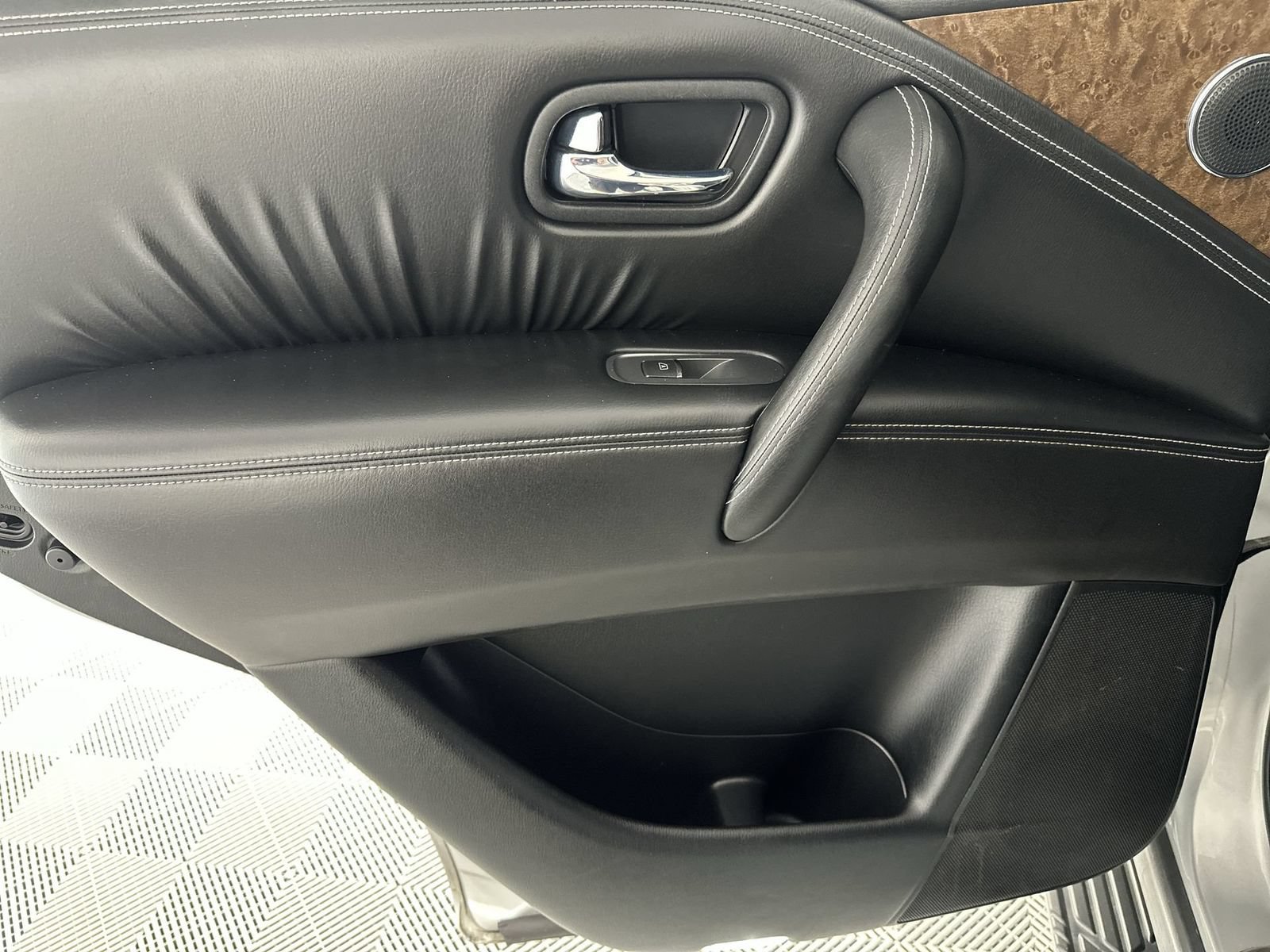 Used 2017 INFINITI QX80 4WD w/ Driver Assistance Package image 30