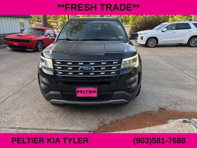 Used 2017 Ford Explorer XLT w/ Equipment Group 202A image 2
