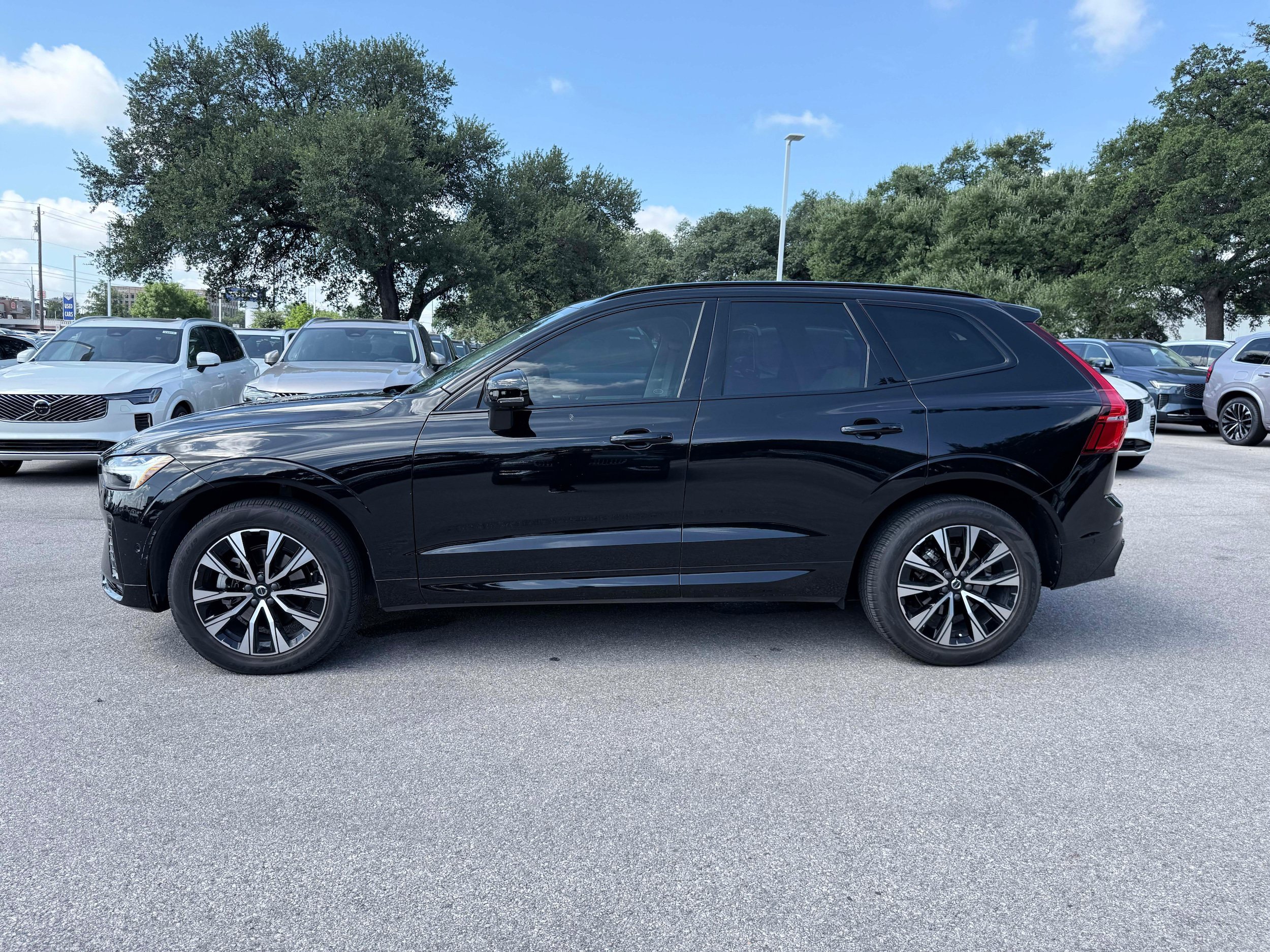 Certified 2024 Volvo XC60 B5 Plus w/ Protection Package Premier AWD/4WD image 3