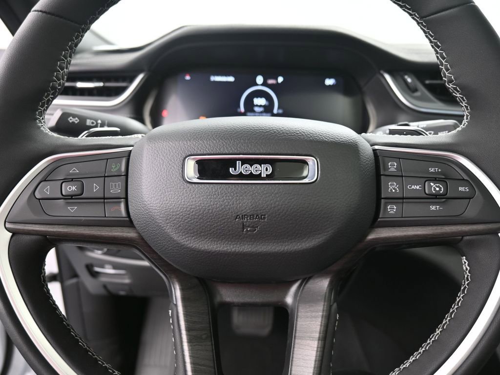 New 2025 Jeep Grand Cherokee Limited w/ Luxury Tech Group II image 21