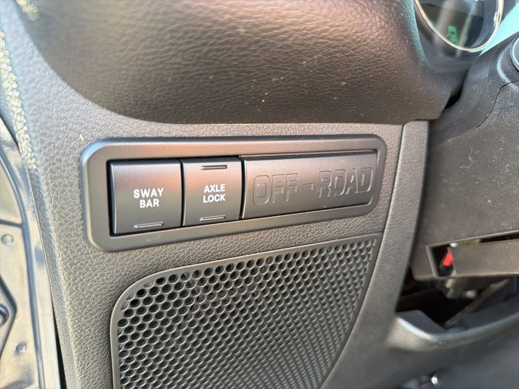 Used 2016 Jeep Wrangler Unlimited Rubicon w/ Connectivity Group image 39