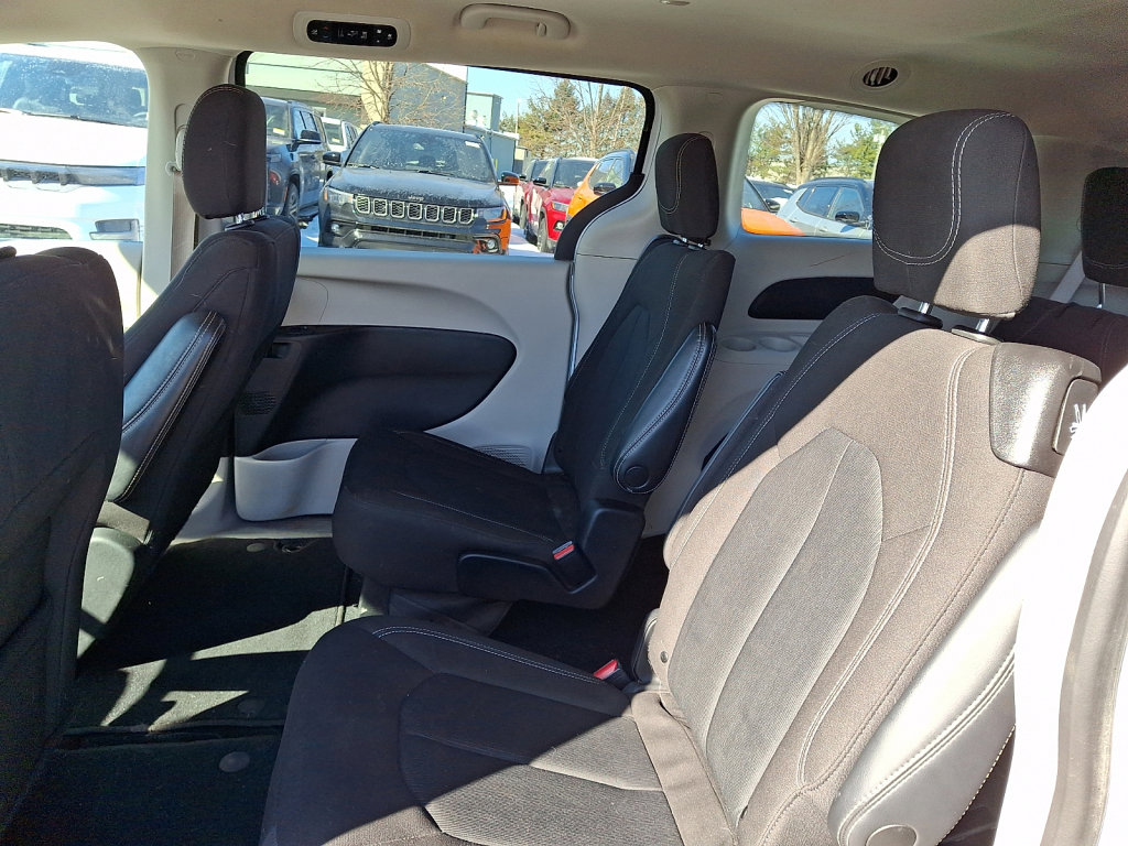 Used 2023 Chrysler Voyager LX image 19