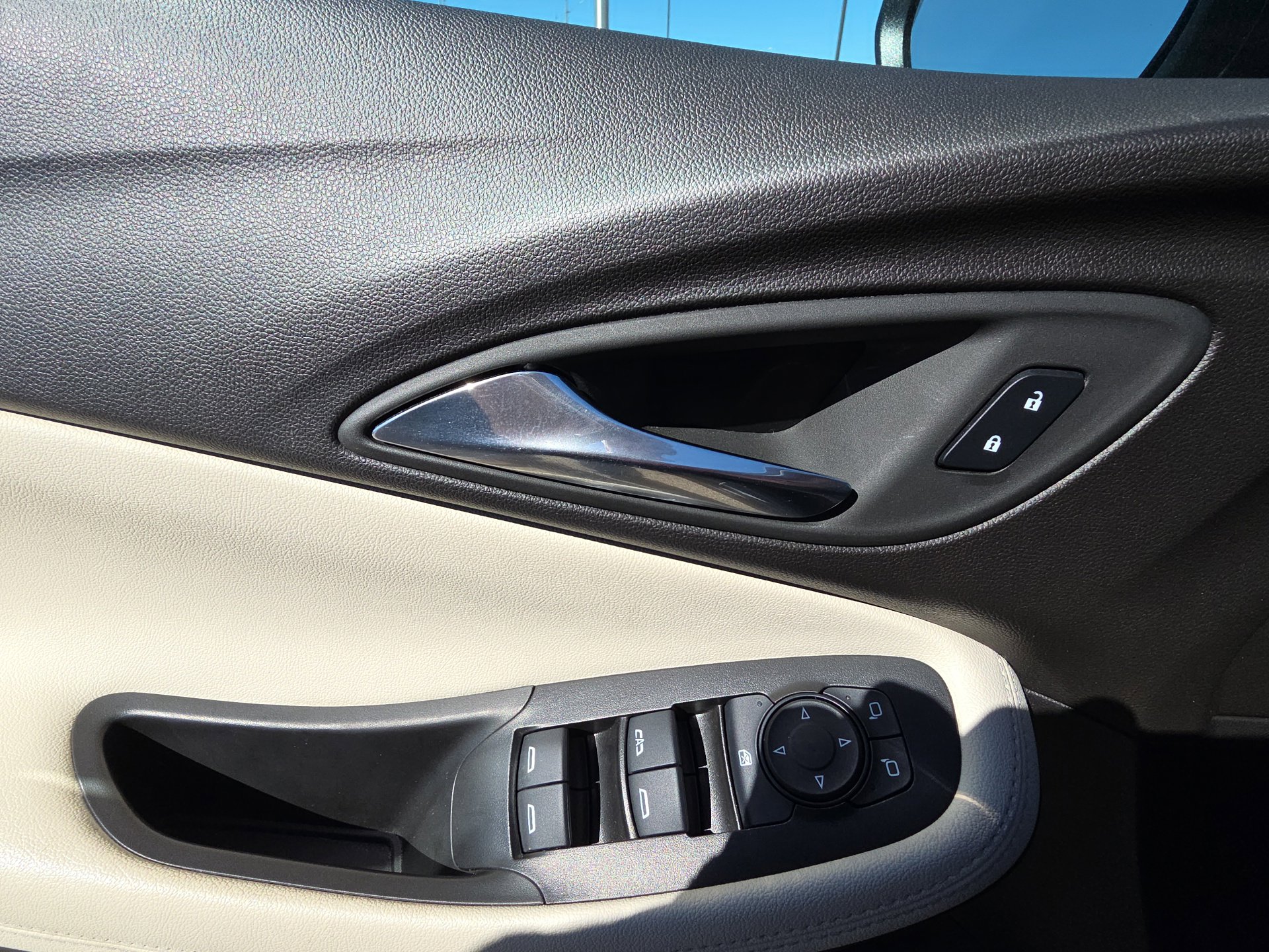 Certified 2025 Buick Encore GX Preferred w/ Comfort Package image 13