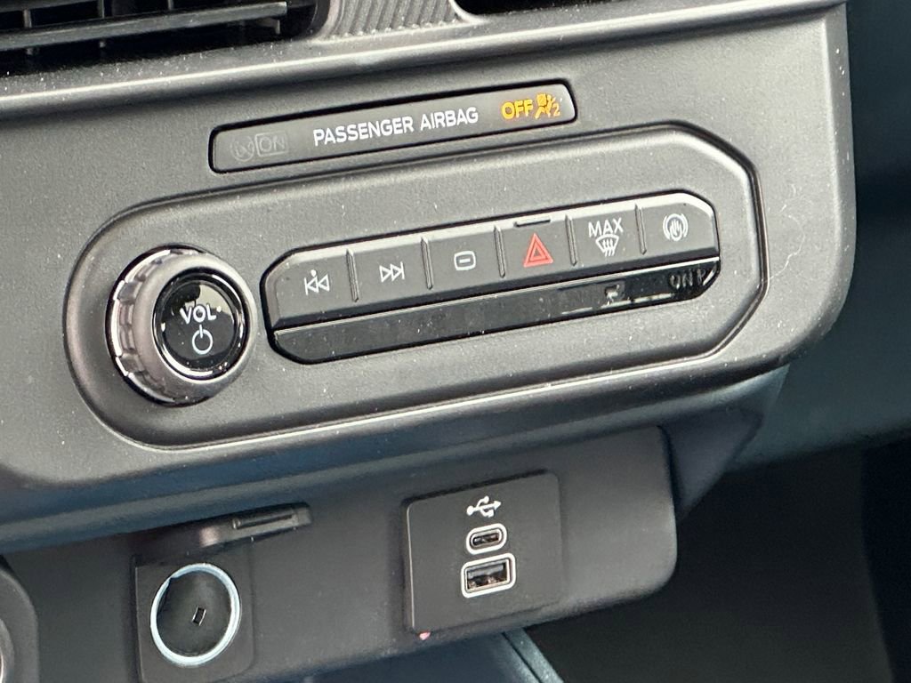 Used 2025 Ford Maverick XLT w/ XLT Luxury Package FWD image 25