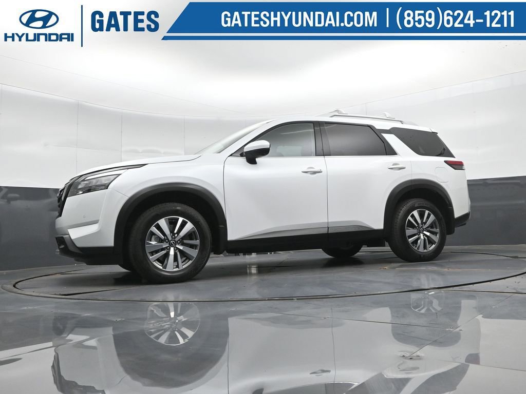 Used 2025 Nissan Pathfinder SL w/ Black Appearance Package AWD/4WD image 43