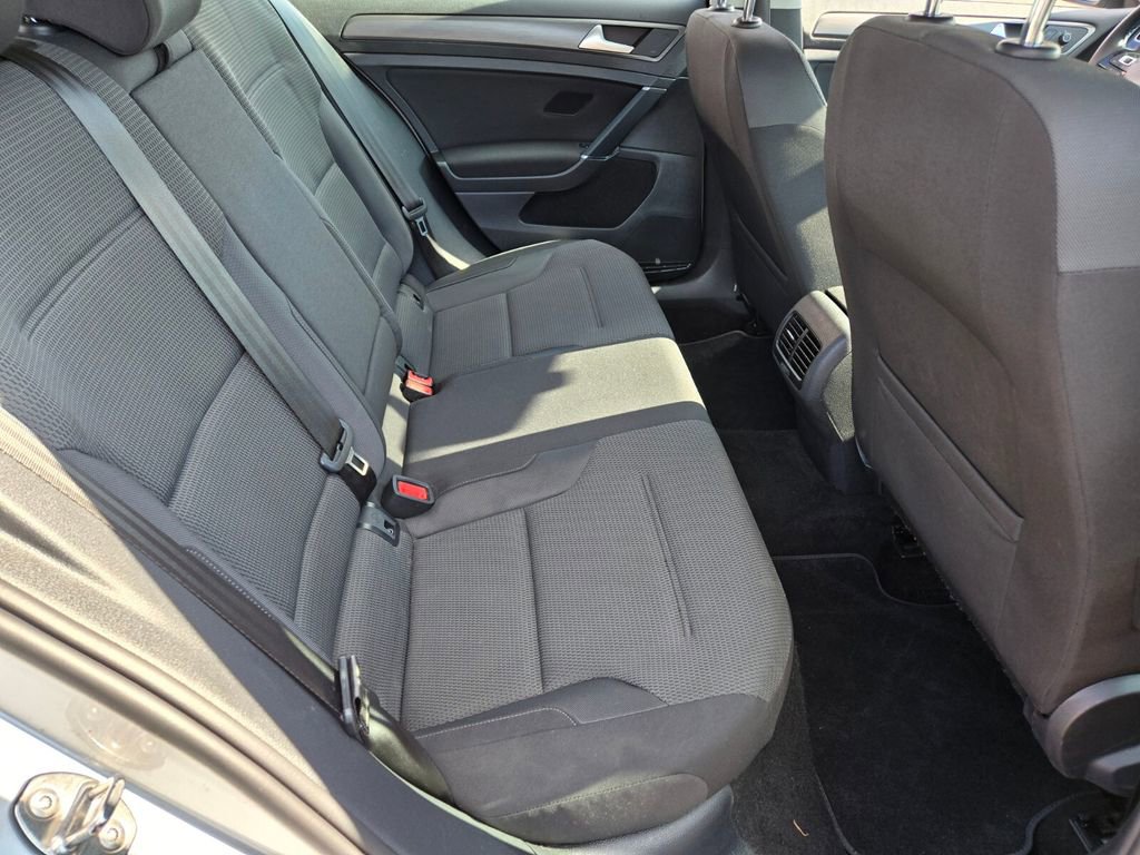 Used 2019 Volkswagen e-Golf SE w/ Driver Assistance Package image 18