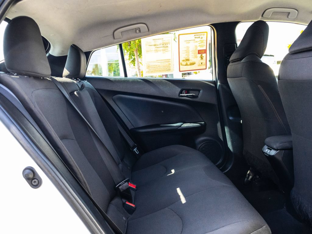 Used 2019 Toyota Prius L Eco w/ Carpet Mat Package FWD image 16
