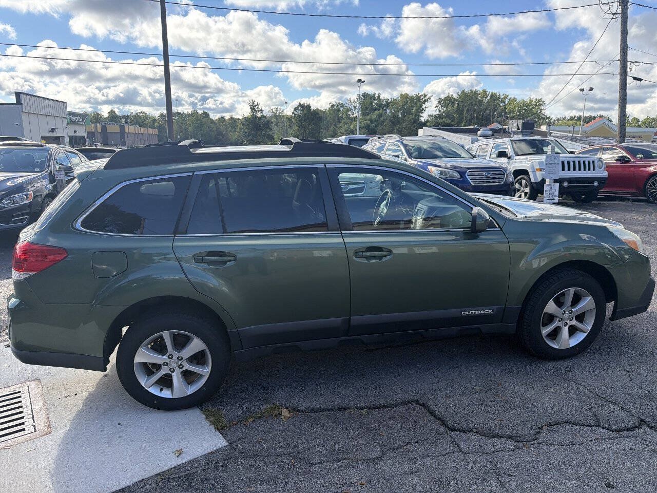Used 2013 Subaru Outback 2.5i Limited w/ Moonroof Pkg AWD/4WD image 10