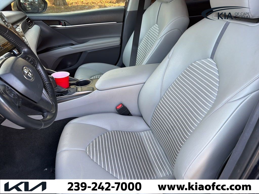 Used 2022 Toyota Camry SE image 4