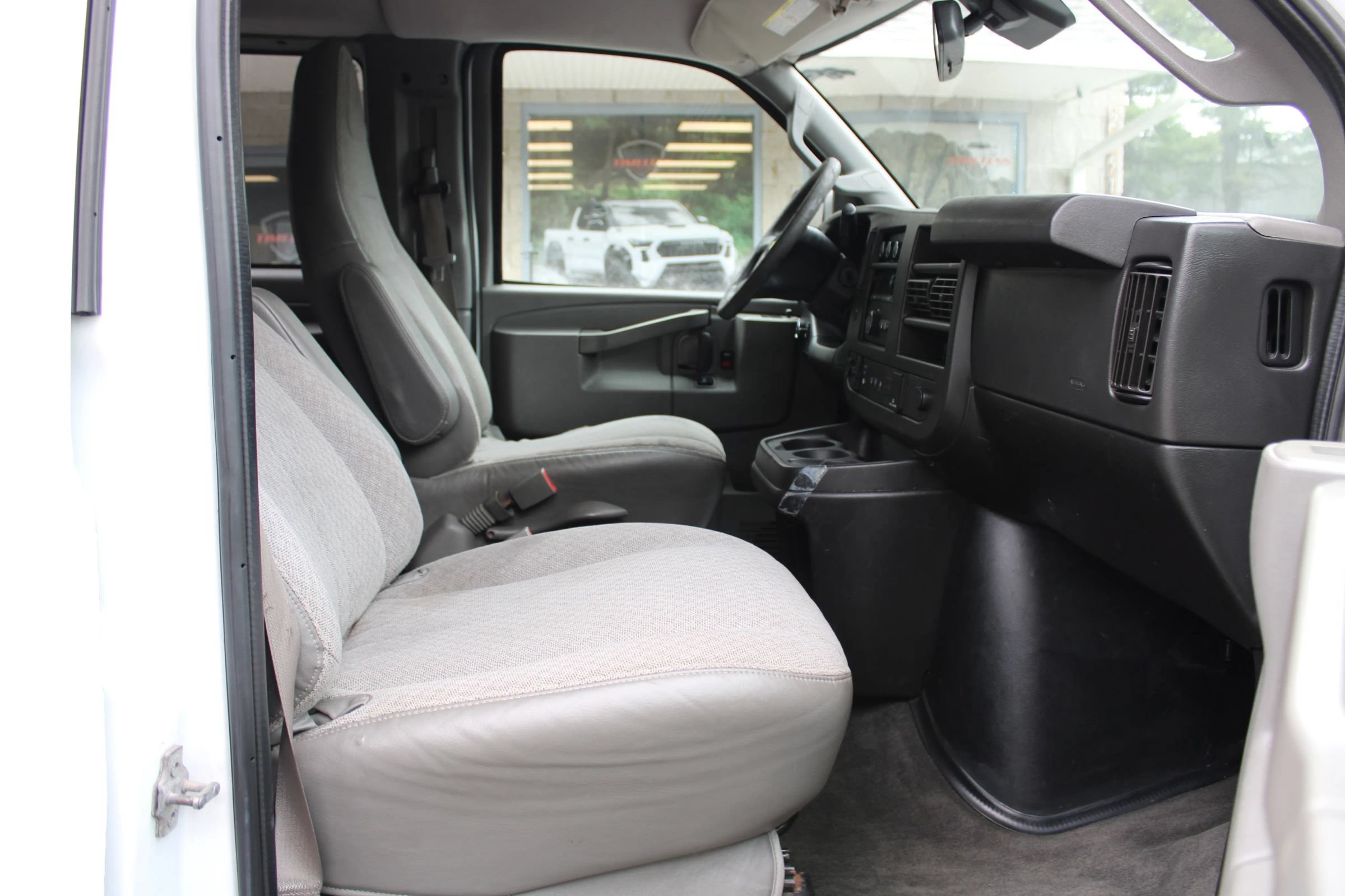 Used 2019 Chevrolet Express 3500 LT w/ LT Preferred Equipment Group RWD image 14