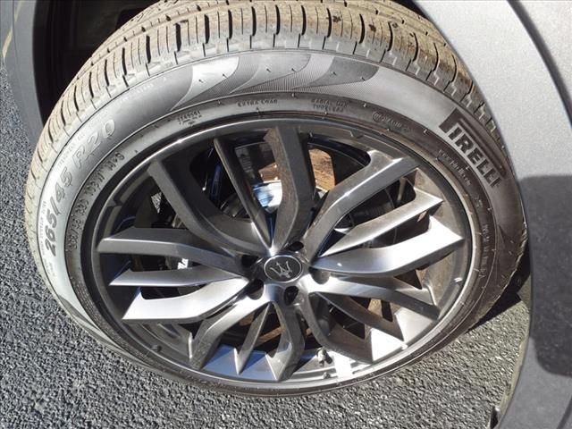 Used 2024 Maserati Levante GT Ultima AWD/4WD image 8