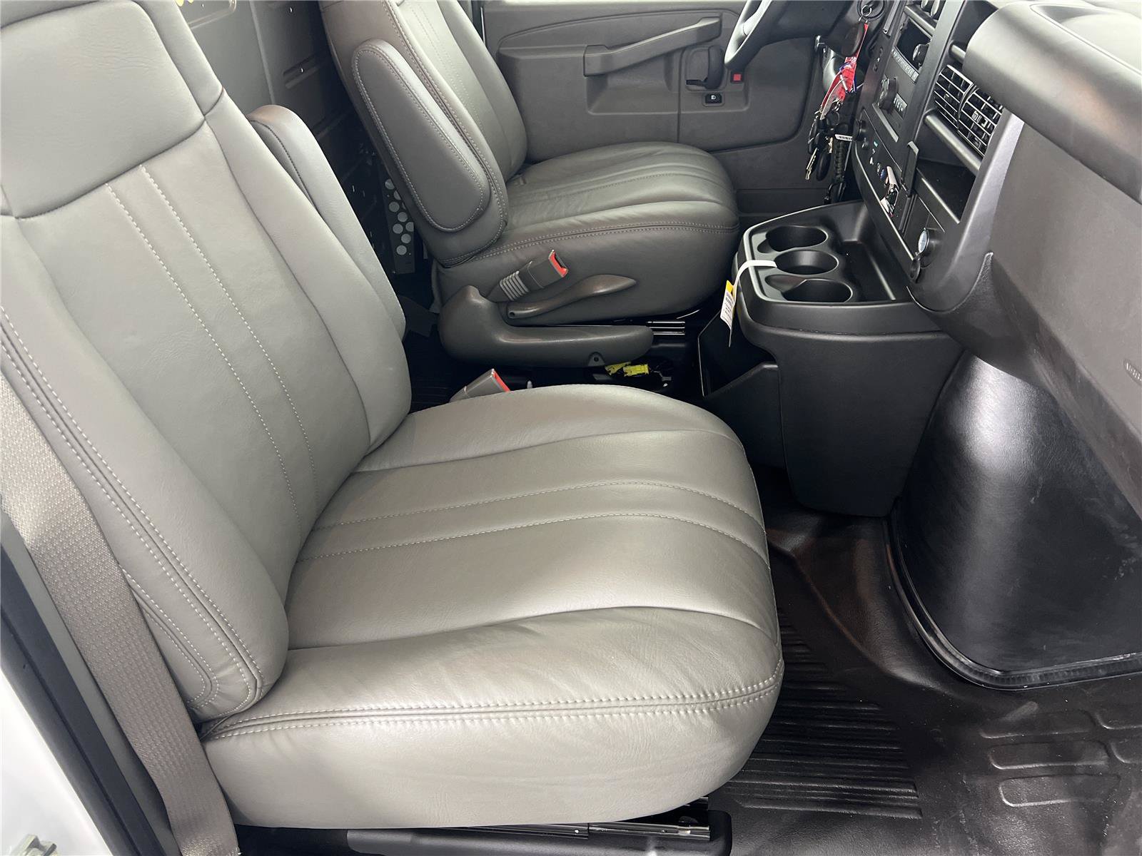 New 2025 GMC Savana 2500 w/ Driver Convenience Package RWD image 11