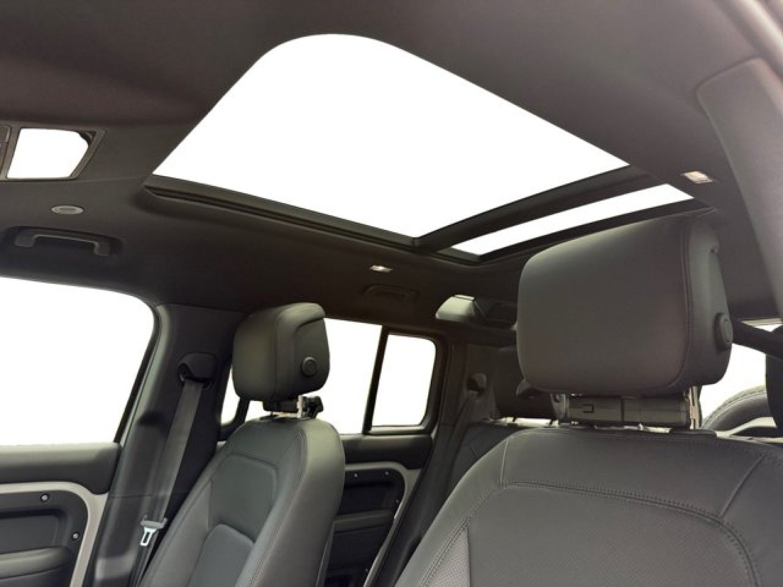 New 2026 Land Rover Defender 110 X-Dynamic SE AWD/4WD image 12