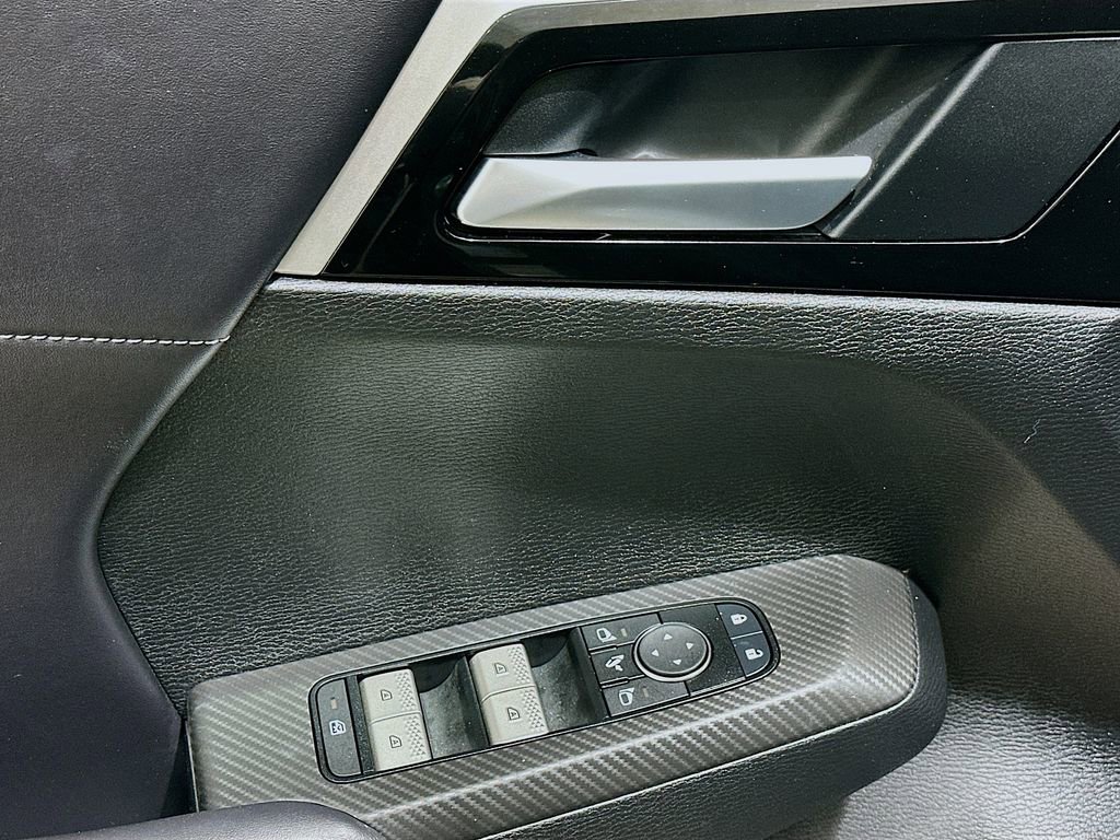 Used 2025 Mitsubishi Outlander SE FWD image 18