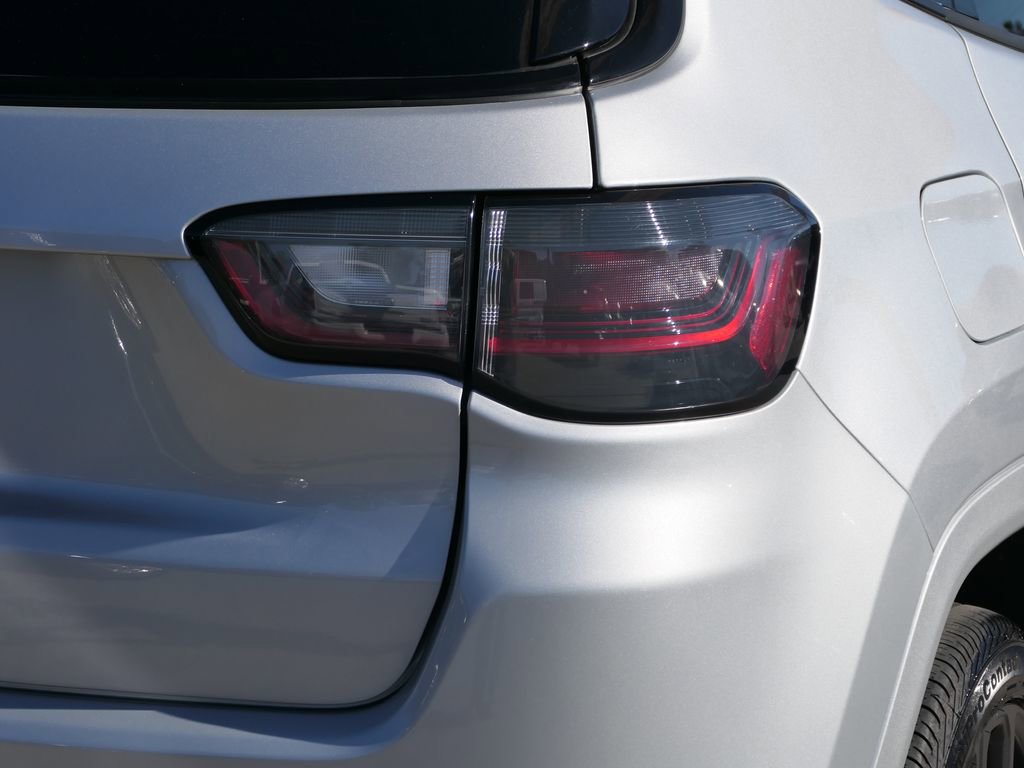 Used 2025 Jeep Compass Limited w/ Driver Assist Group I image 5