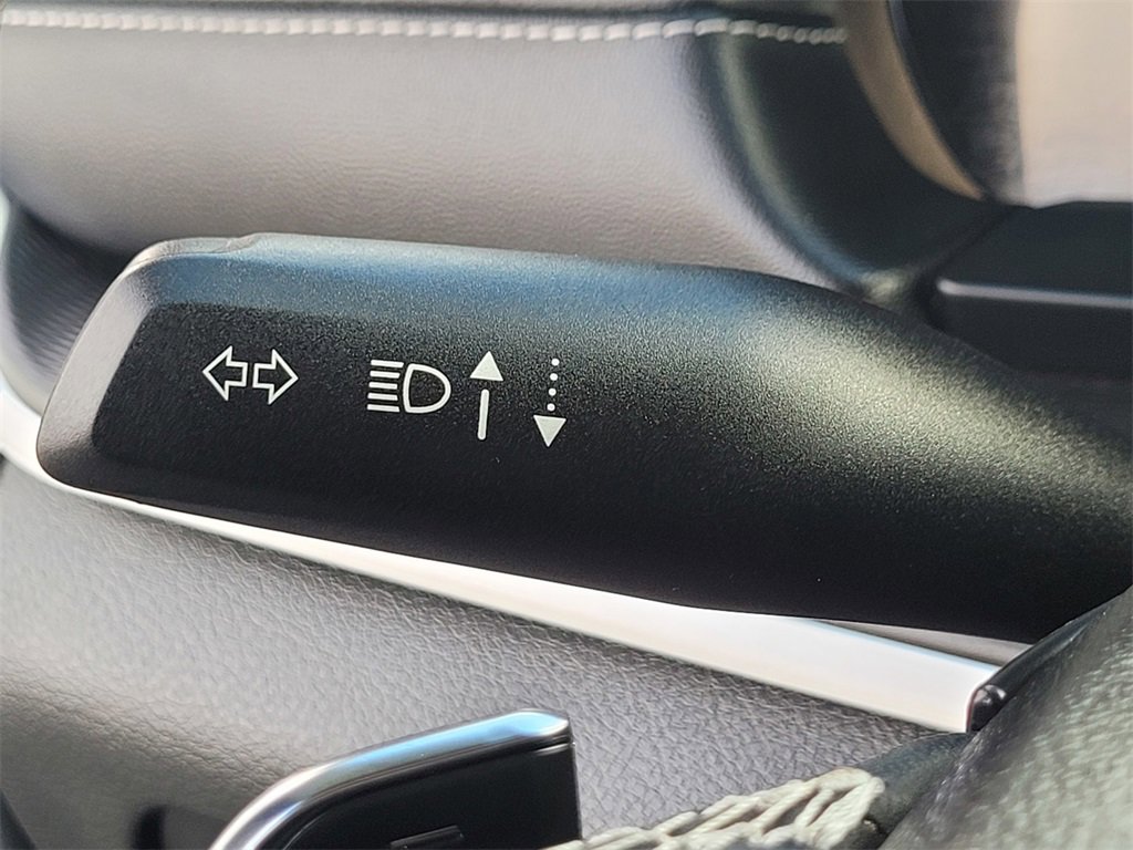 Used 2023 Jeep Grand Cherokee L Laredo image 29