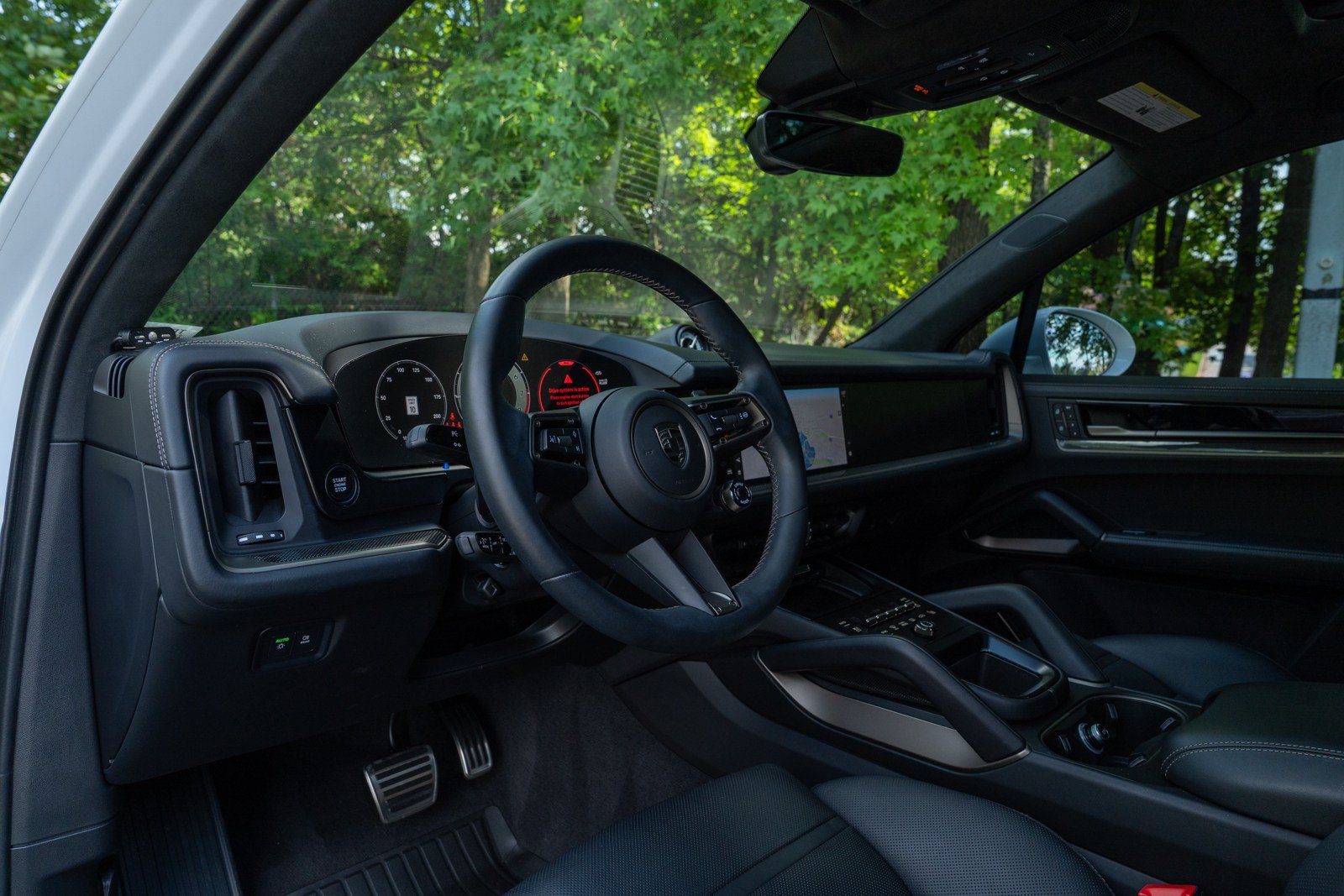 Certified 2025 Porsche Cayenne Turbo AWD/4WD image 4