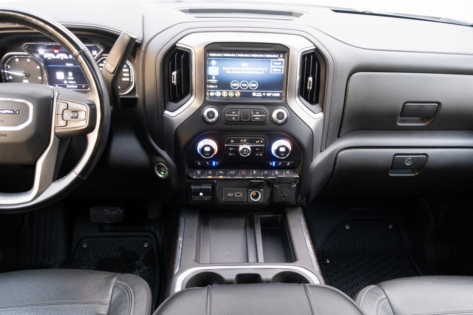 Used 2023 GMC Sierra 3500 Denali image 24