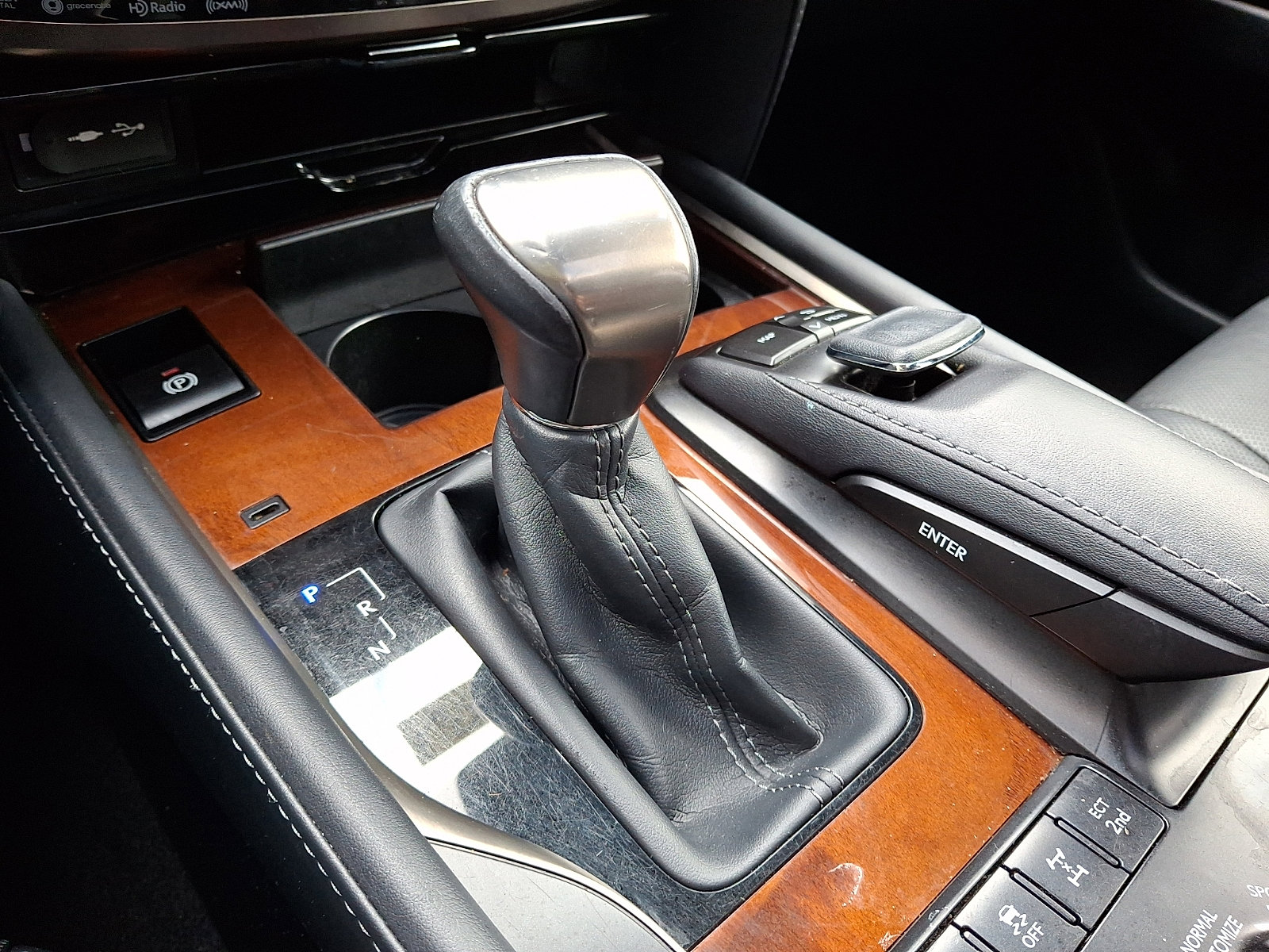 Certified 2020 Lexus LX 570 4WD w/ 3rd Row & Luxury Pkg image 15