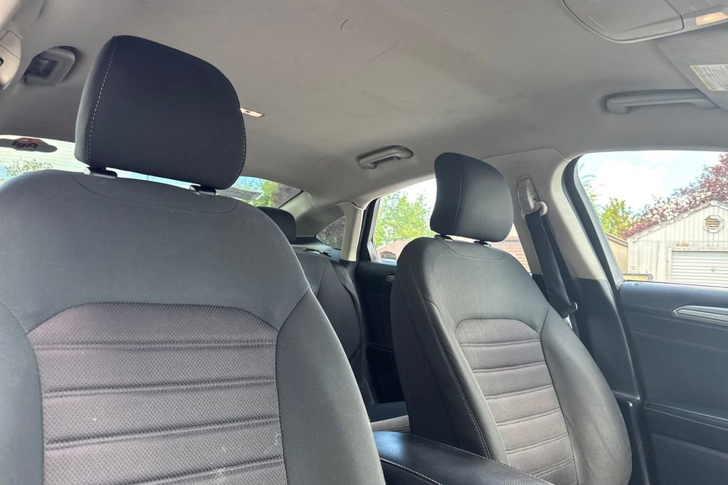 Used 2019 Ford Fusion SE FWD image 16