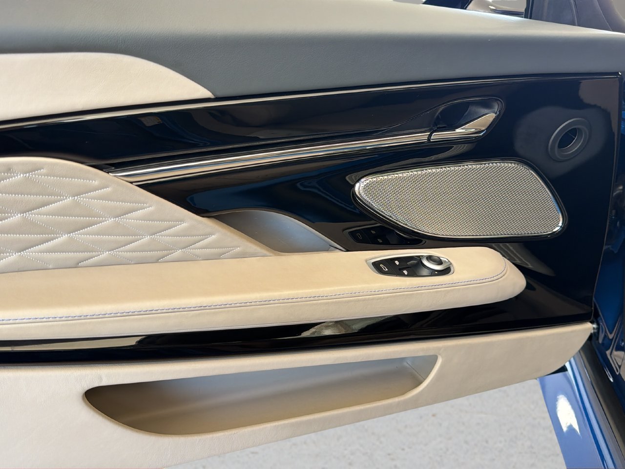 Used 2024 Aston Martin DB12 Coupe RWD image 18