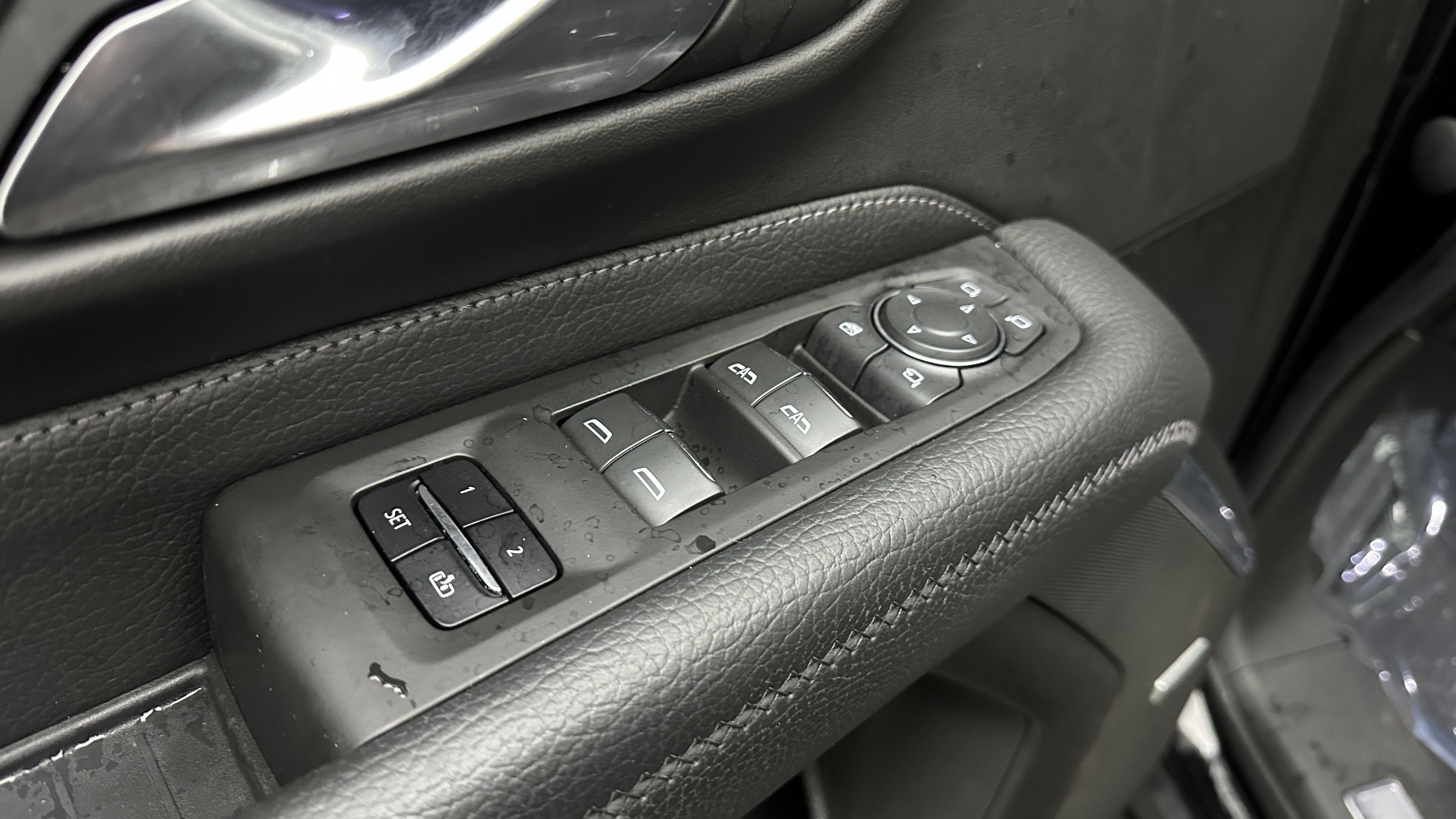 Used 2022 GMC Yukon Denali RWD image 13