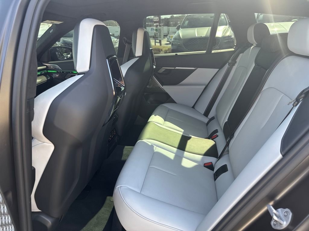 Used 2025 BMW M5 Touring image 21