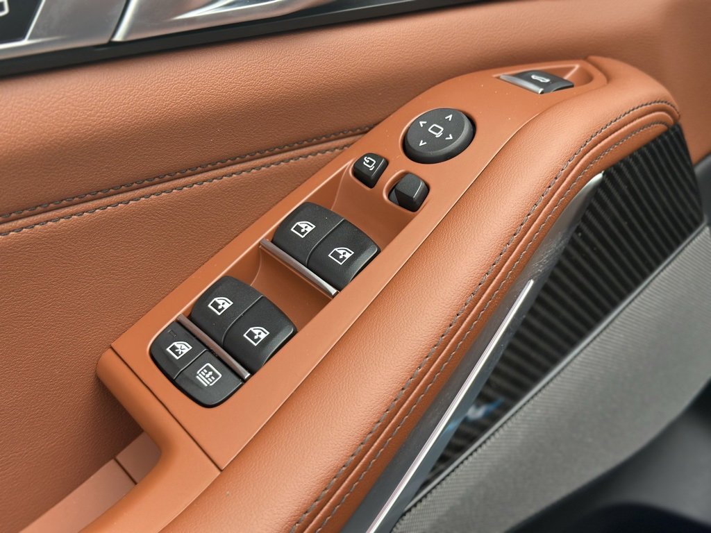 New 2026 BMW X7 M60i image 21