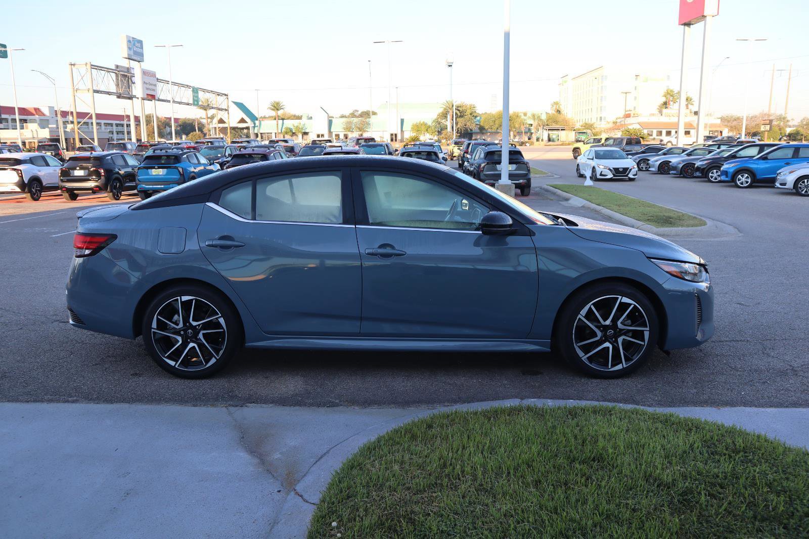 Used 2024 Nissan Sentra SR image 11