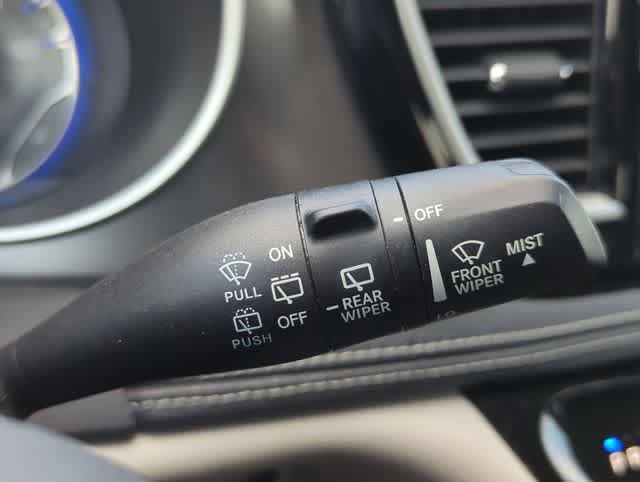Used 2023 Chrysler Pacifica Touring-L FWD image 27