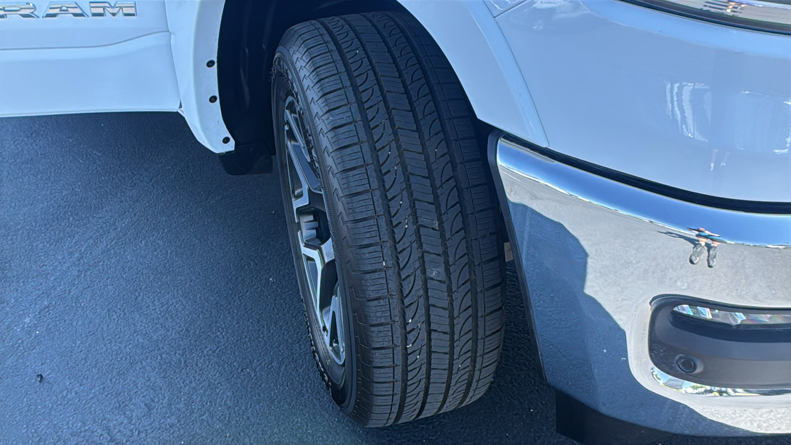 Used 2025 RAM 1500 Laramie AWD/4WD image 12