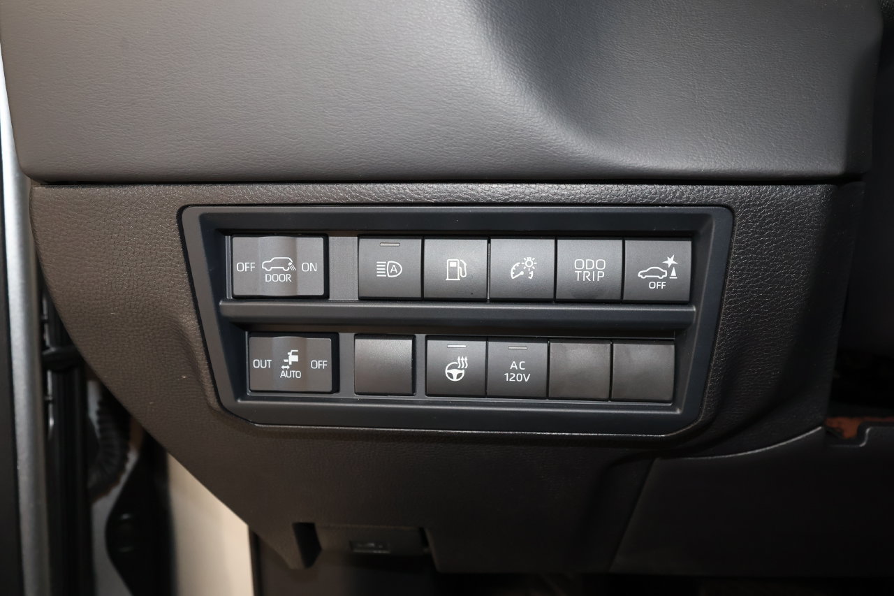 Used 2026 Toyota Sequoia Platinum AWD/4WD image 11