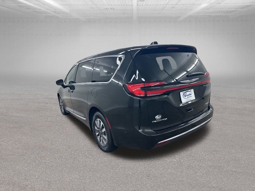 Used 2022 Chrysler Pacifica Limited image 9