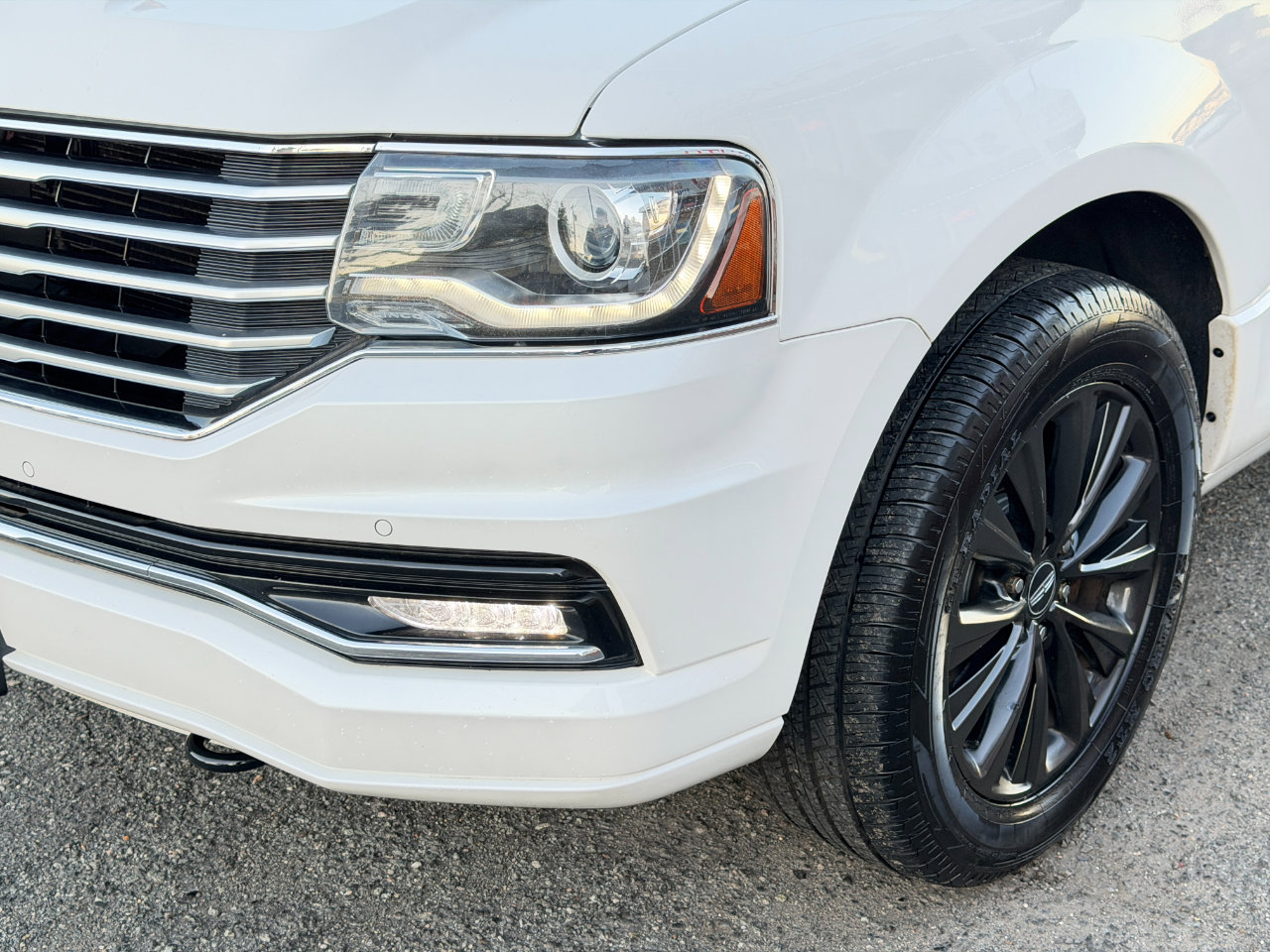Used 2015 Lincoln Navigator L 4WD image 9