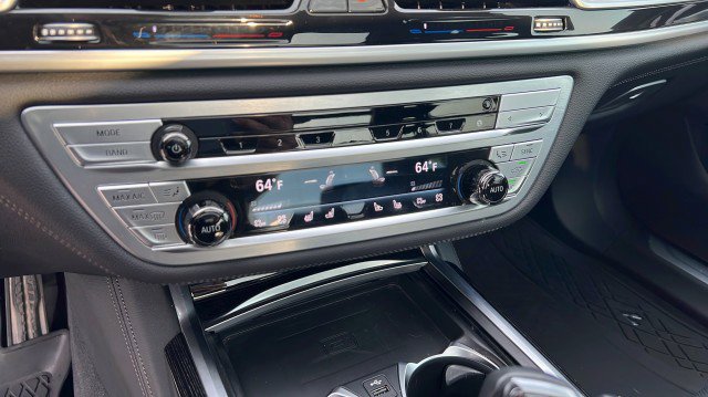 Used 2022 BMW 750i xDrive image 29