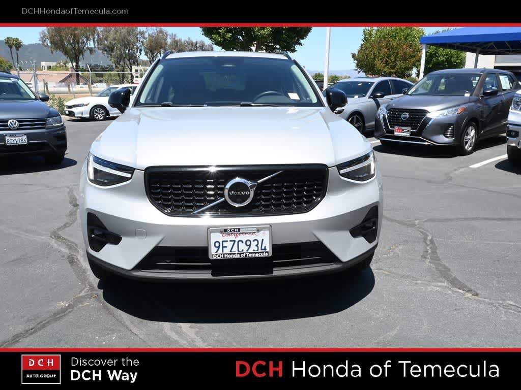 Used 2023 Volvo XC40 B5 Ultimate w/ Protection Package Premier AWD/4WD image 2