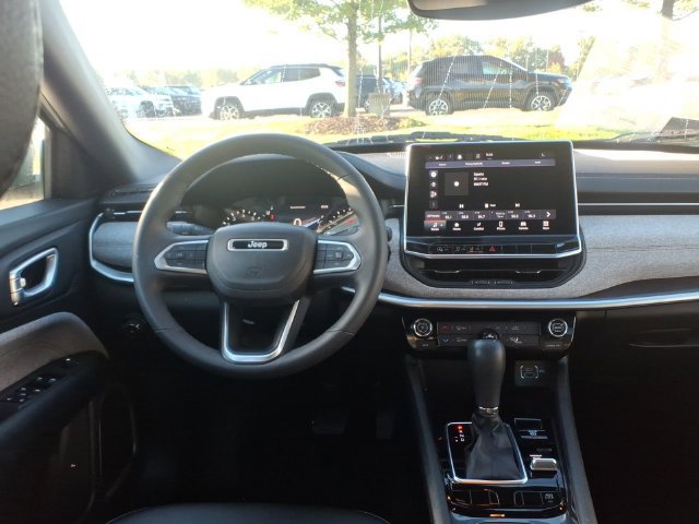 Certified 2023 Jeep Compass Latitude AWD/4WD image 10