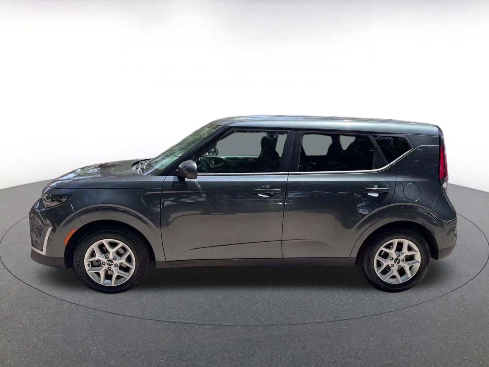 Used 2025 Kia Soul LX w/ LX Technology Package FWD image 9