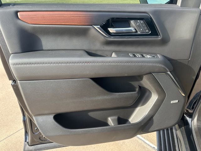 Used 2025 GMC Yukon Denali w/ Denali Reserve Package image 13